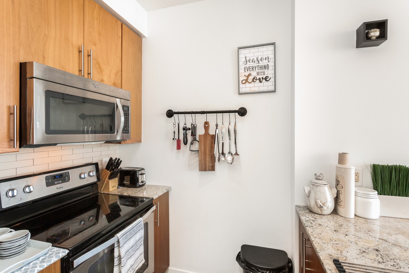 Sky-High 2BR/2BA Condo | Best City Views+Parking — furnished suite photo 21 in Mississauga