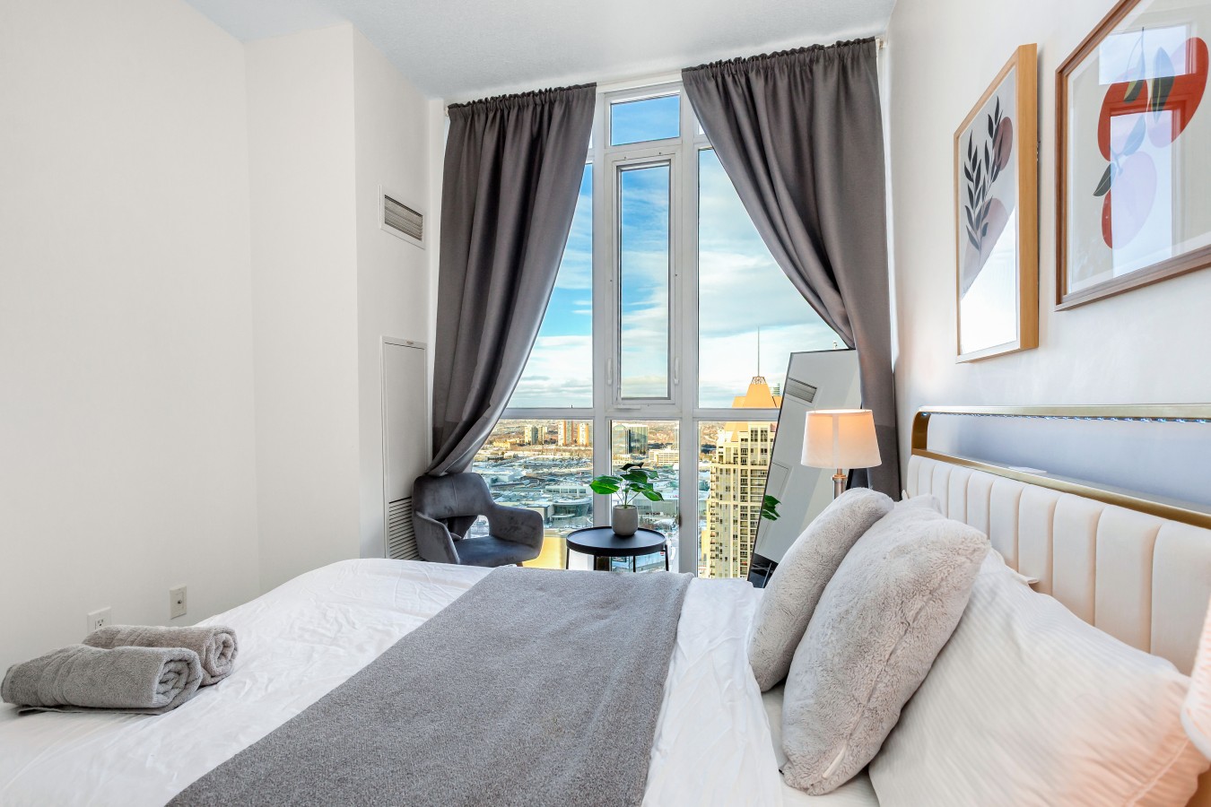 Sky-High 2BR/2BA Condo | Best City Views+Parking — furnished suite photo 27 in Mississauga