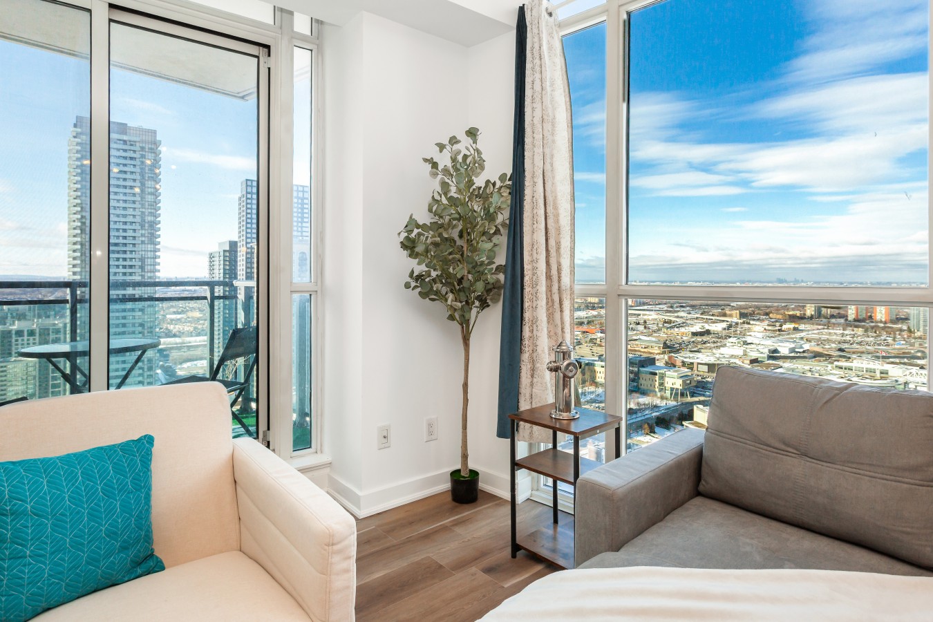 Sky-High 2BR/2BA Condo | Best City Views+Parking — furnished suite photo 23 in Mississauga