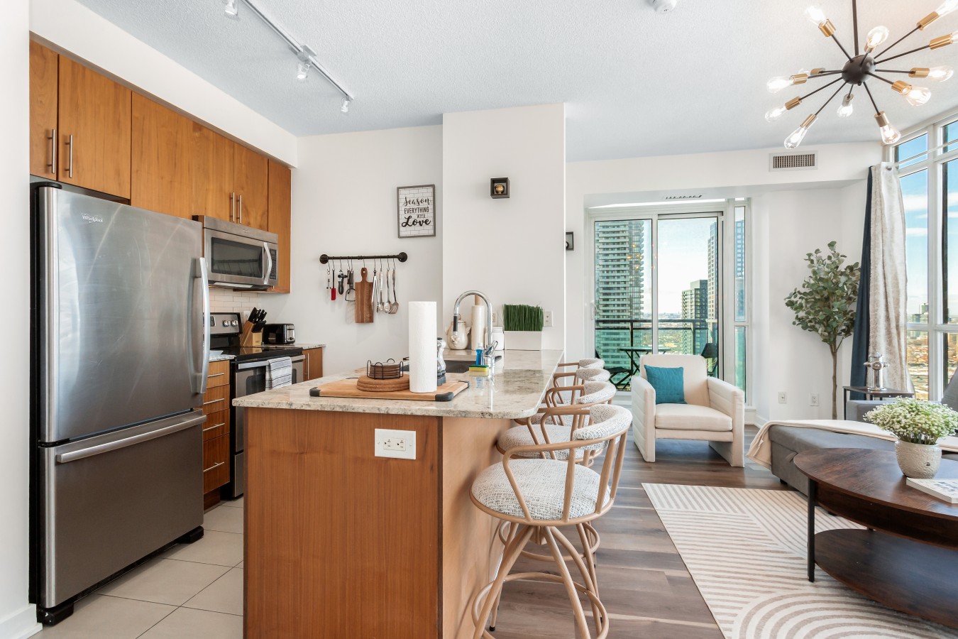 Sky-High 2BR/2BA Condo | Best City Views+Parking — furnished suite photo 34 in Mississauga