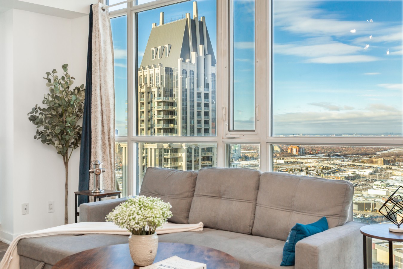 Sky-High 2BR/2BA Condo | Best City Views+Parking — furnished suite photo 45 in Mississauga