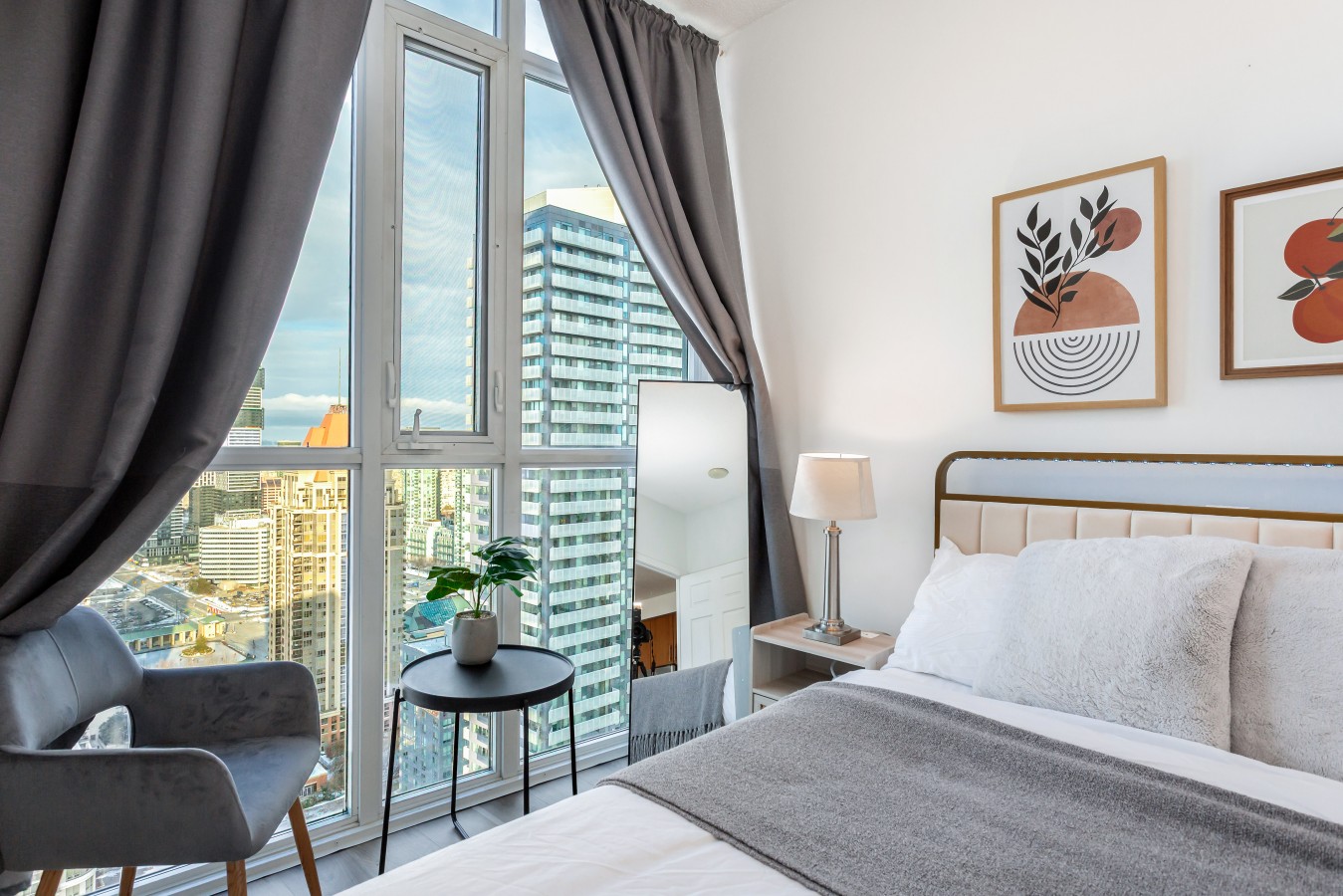 Sky-High 2BR/2BA Condo | Best City Views+Parking — furnished suite photo 12 in Mississauga