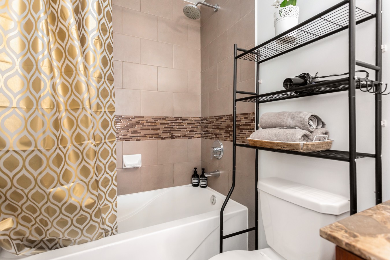 Sky-High 2BR/2BA Condo | Best City Views+Parking — furnished suite photo 35 in Mississauga