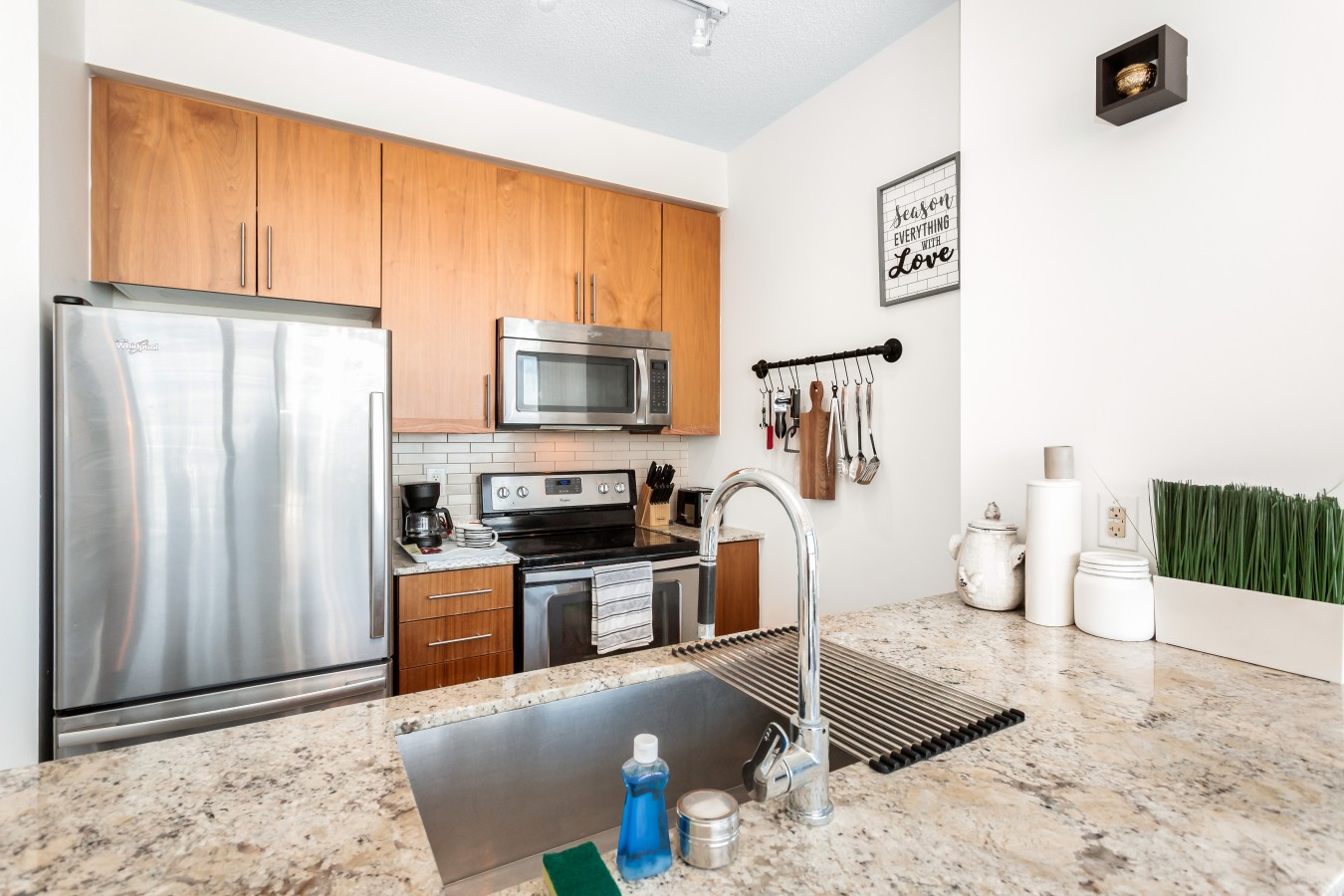 Sky-High 2BR/2BA Condo | Best City Views+Parking — furnished suite photo 15 in Mississauga