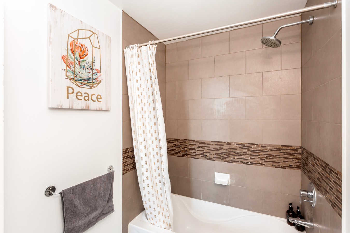 Sky-High 2BR/2BA Condo | Best City Views+Parking — furnished suite photo 17 in Mississauga