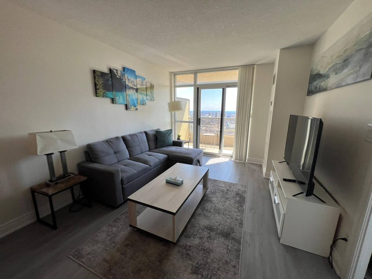 Sleek 2BR Stay Near Square One & Downtown photo 11