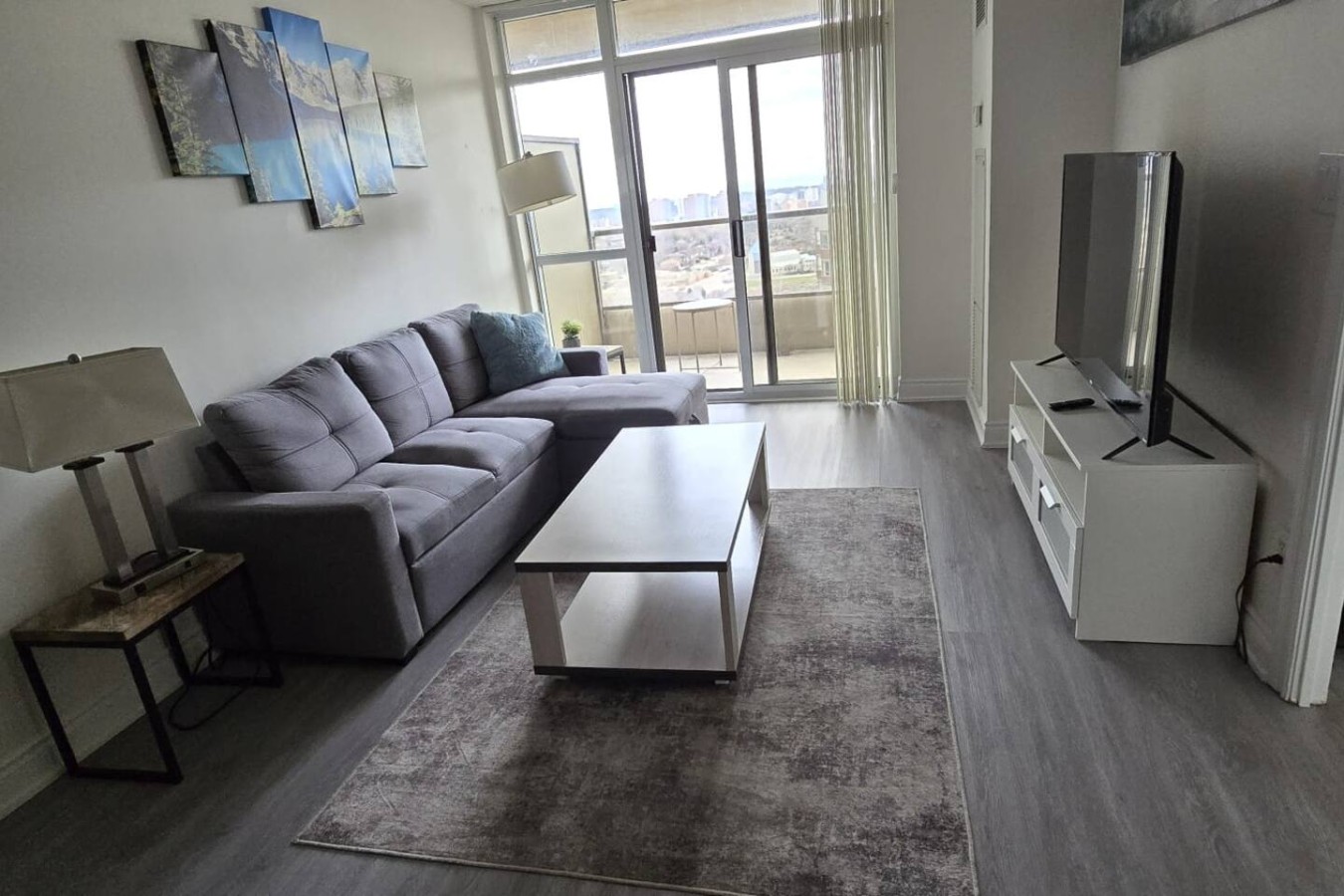Sleek 2BR Stay Near Square One & Downtown photo 12