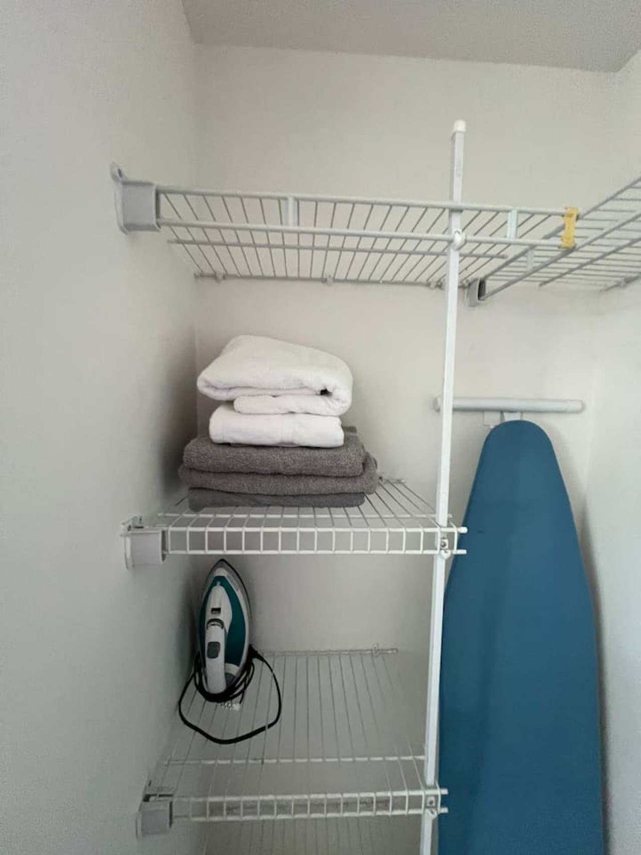 Sleek 2BR Stay Near Square One & Downtown photo 13