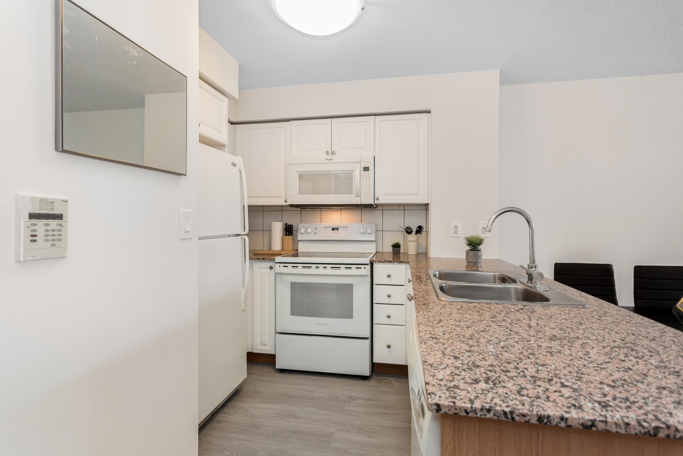 Sleek 2BR Stay Near Square One & Downtown — furnished suite photo 51 in Mississauga
