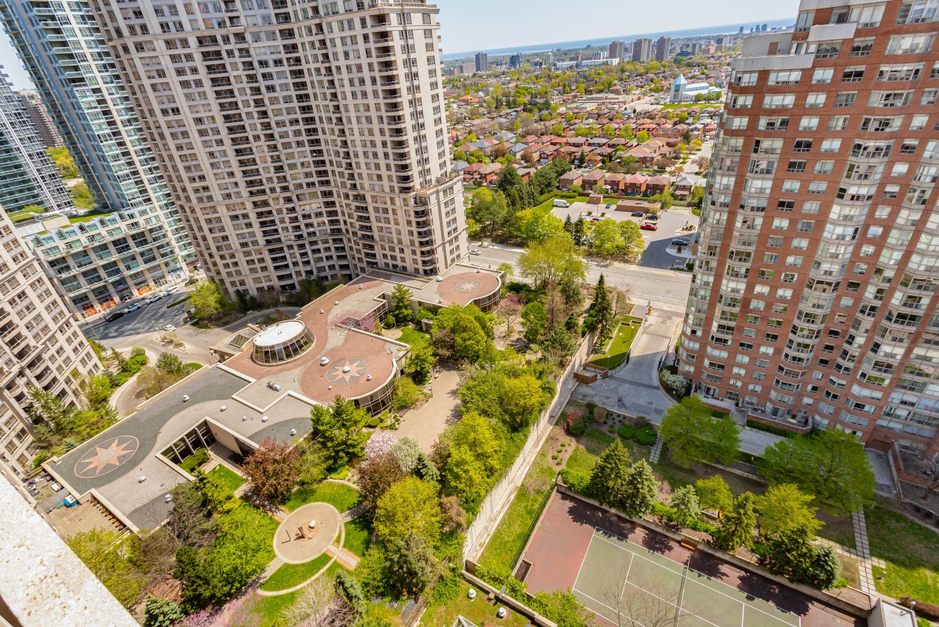 Sleek 2BR Stay Near Square One & Downtown — furnished suite photo 32 in Mississauga