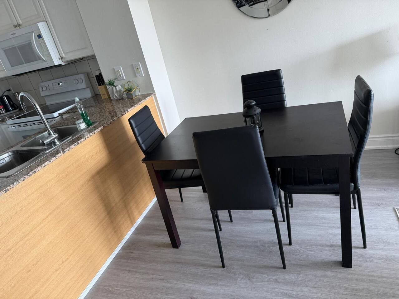 Sleek 2BR Stay Near Square One & Downtown photo 4