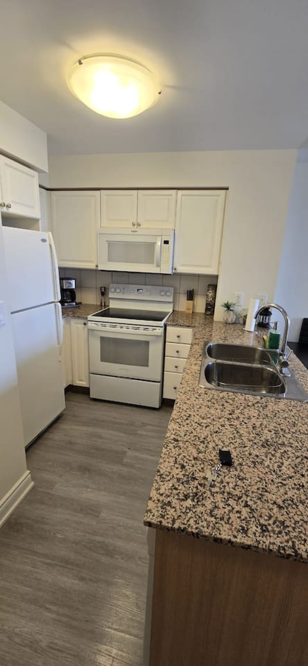 Sleek 2BR Stay Near Square One & Downtown photo 14