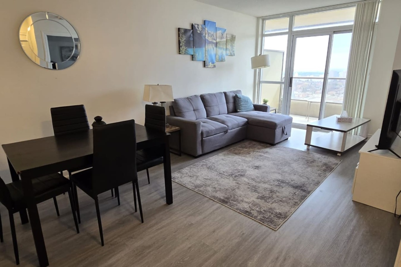 Sleek 2BR Stay Near Square One & Downtown photo 5
