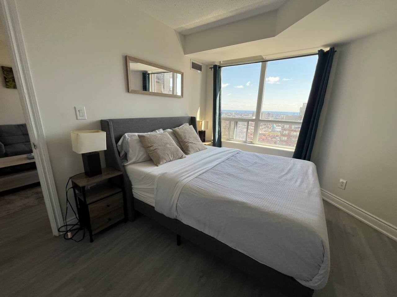 Sleek 2BR Stay Near Square One & Downtown photo 3
