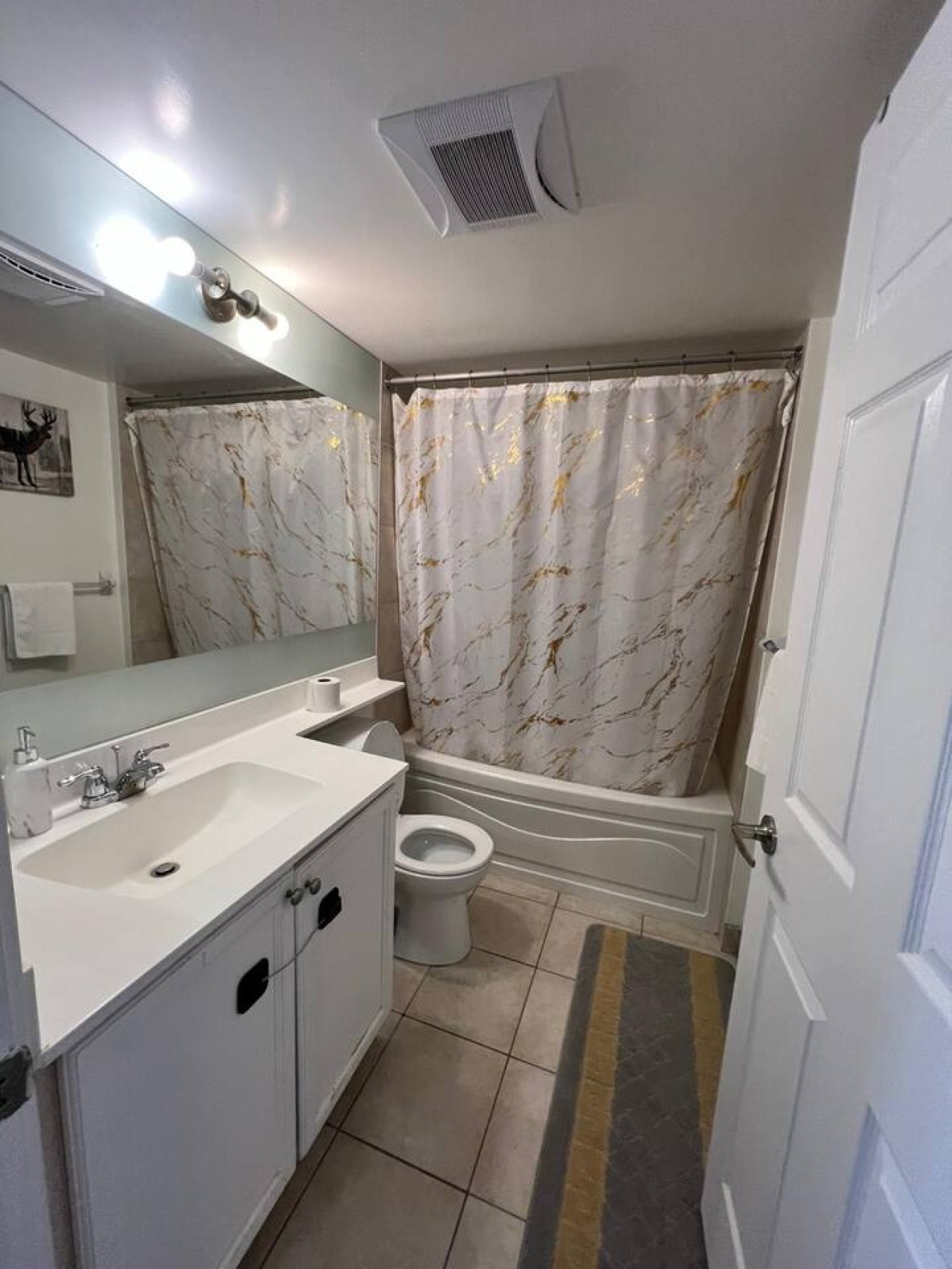Sleek 2BR Stay Near Square One & Downtown photo 10