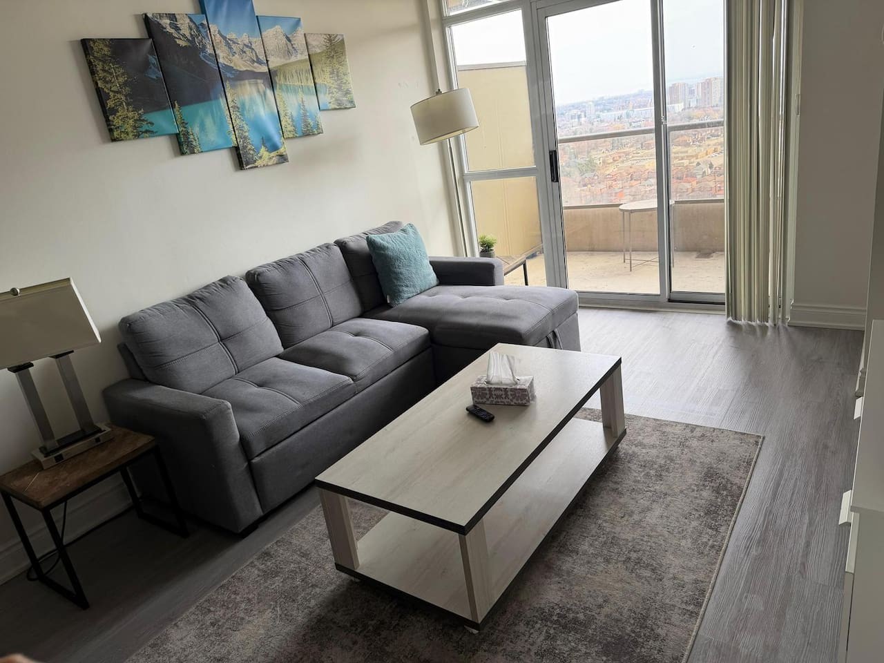 Sleek 2BR Stay Near Square One & Downtown photo 2