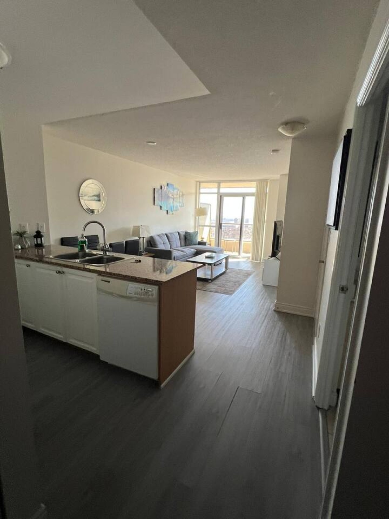 Sleek 2BR Stay Near Square One & Downtown photo 9