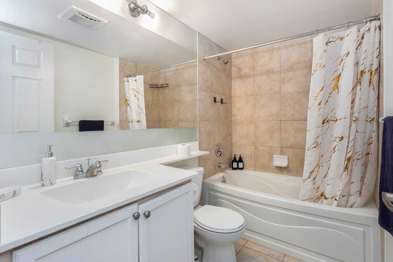 Sleek 2BR Stay Near Square One & Downtown — furnished suite photo 14 in Mississauga