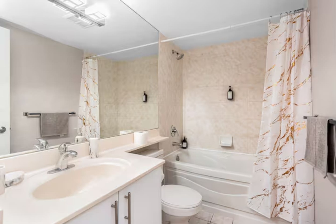 Stylish 2+1 Condo | Views Near SQ1 Mall photo 42