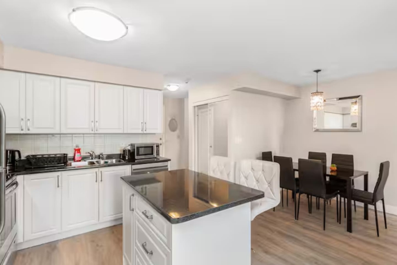 Stylish 2+1 Condo | Views Near SQ1 Mall photo 6