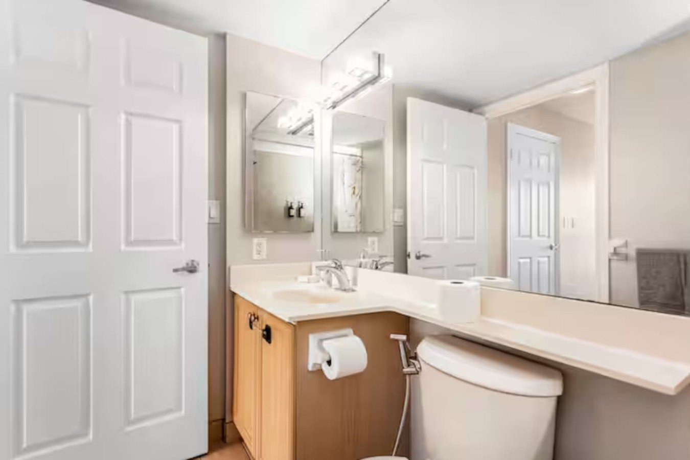 Stylish 2+1 Condo | Views Near SQ1 Mall photo 47