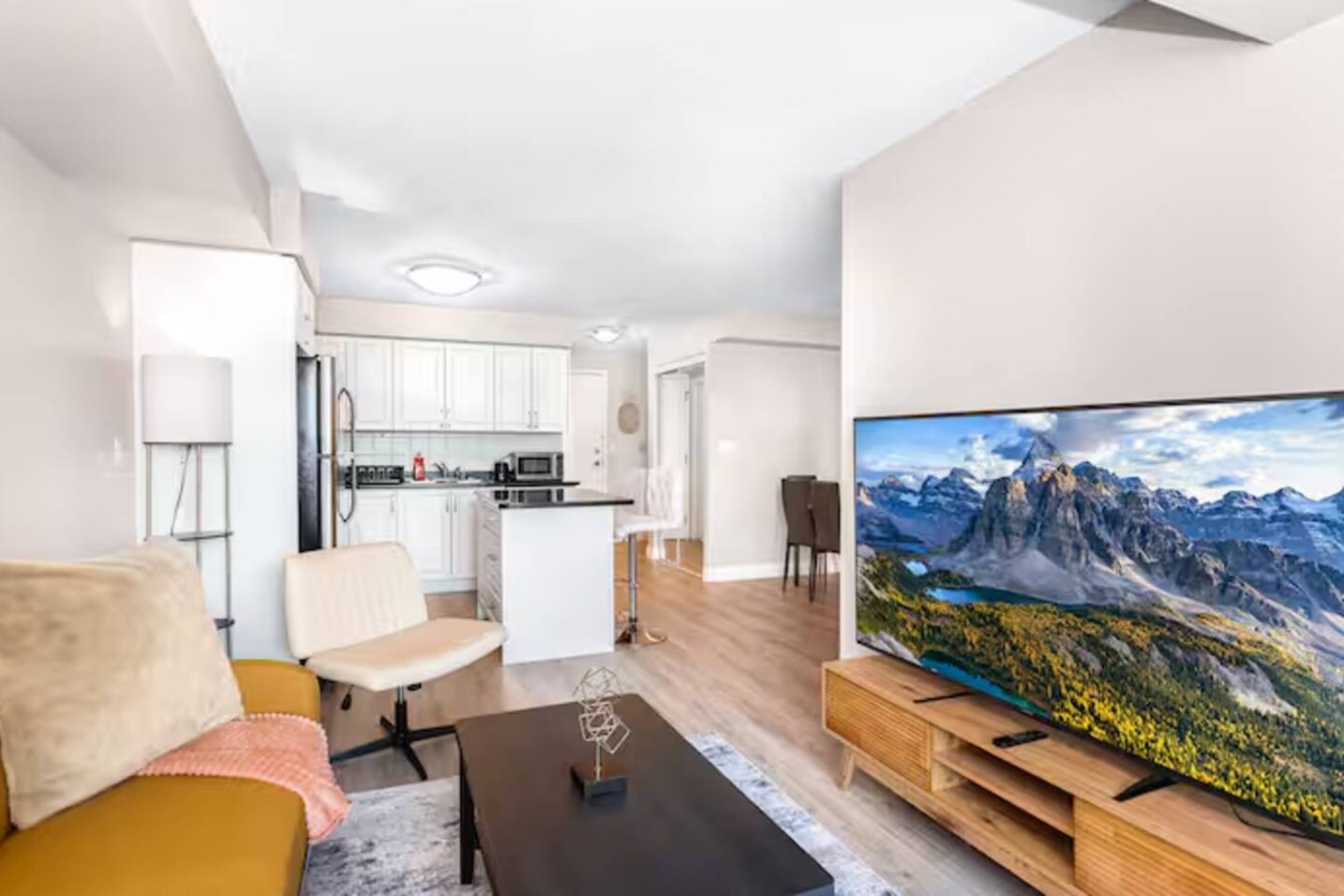 Stylish 2+1 Condo | Views Near SQ1 Mall photo 14