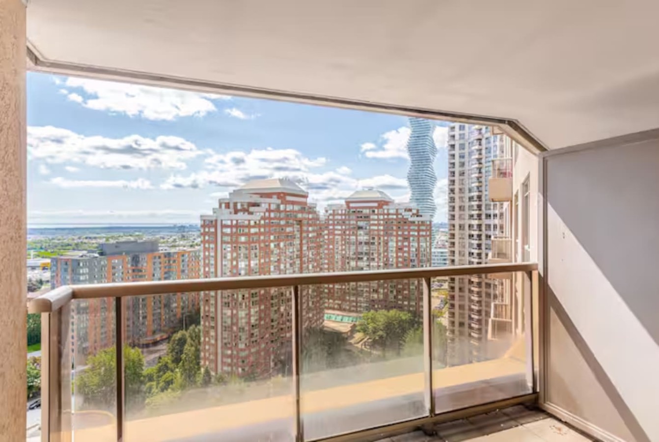Stylish 2+1 Condo | Views Near SQ1 Mall photo 5
