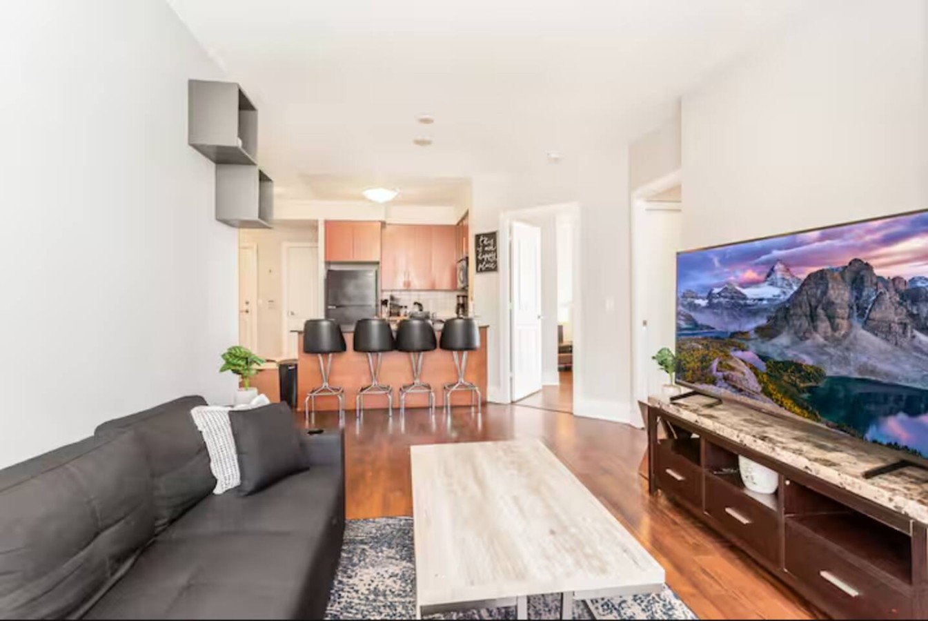 Luxury 2BR/2BA Condo Near Square One photo 6