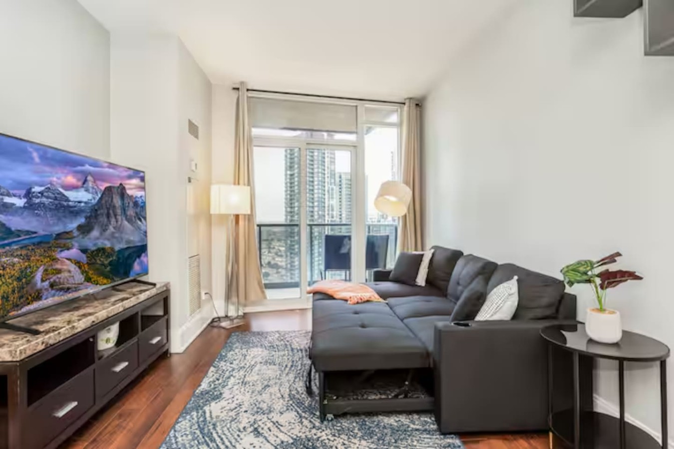 Luxury 2BR/2BA Condo Near Square One photo 12