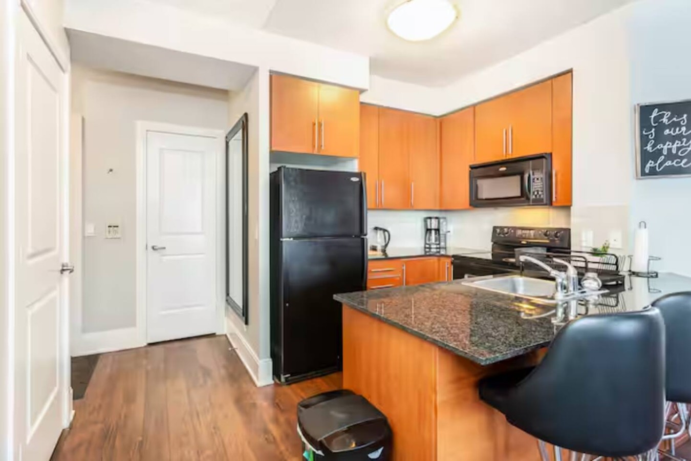Luxury 2BR/2BA Condo Near Square One photo 18