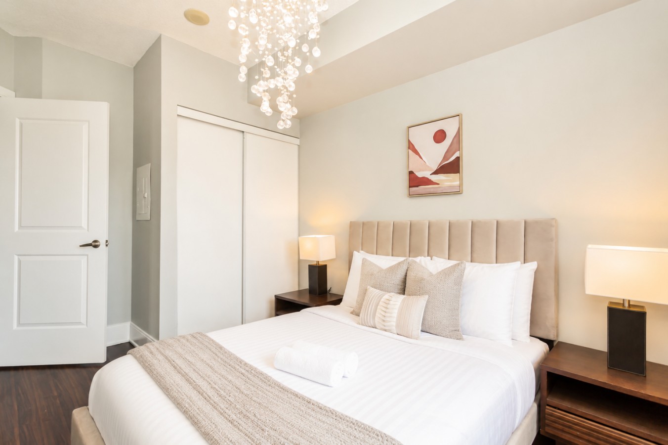 Luxury 2BR/2BA Condo Near Square One — furnished suite photo 3 in Mississauga