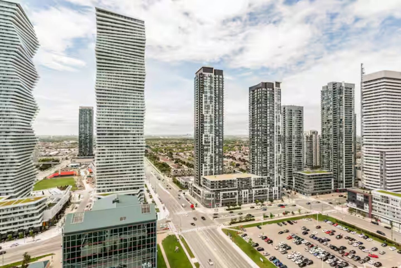 Luxury 2BR/2BA Condo Near Square One photo 34