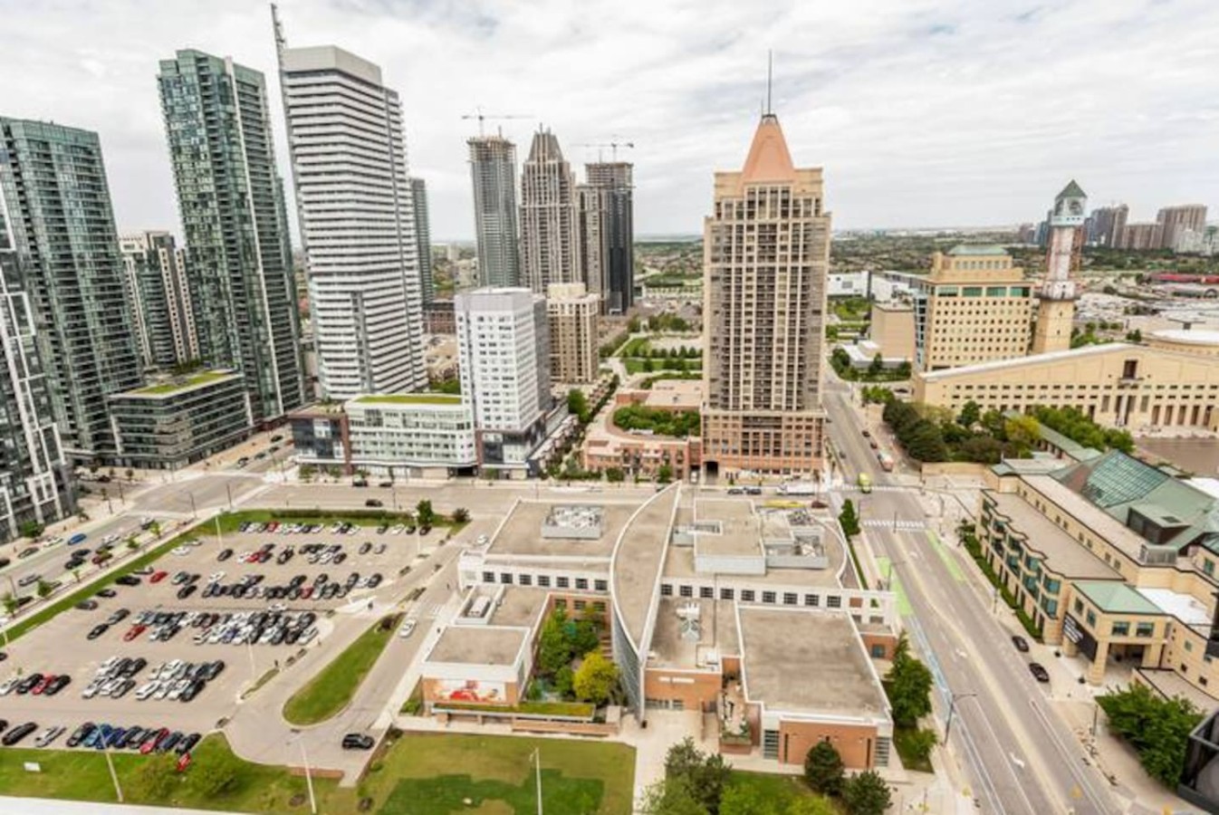 Luxury 2BR/2BA Condo Near Square One photo 31