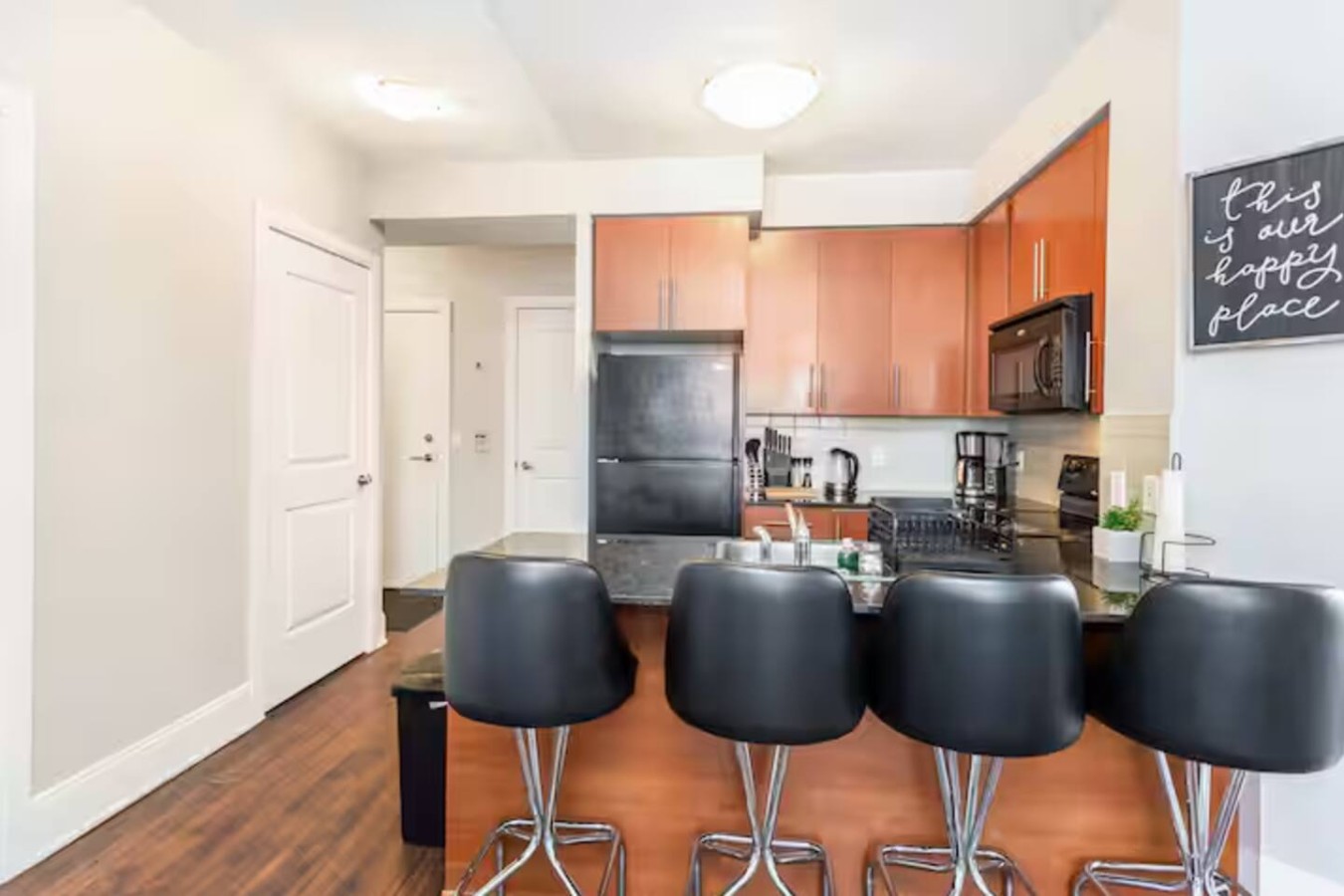 Luxury 2BR/2BA Condo Near Square One photo 16