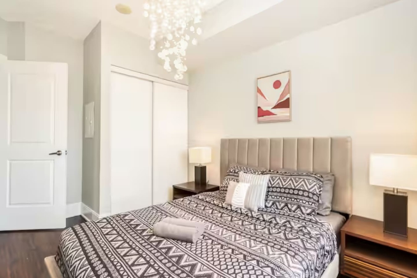 Luxury 2BR/2BA Condo Near Square One photo 24
