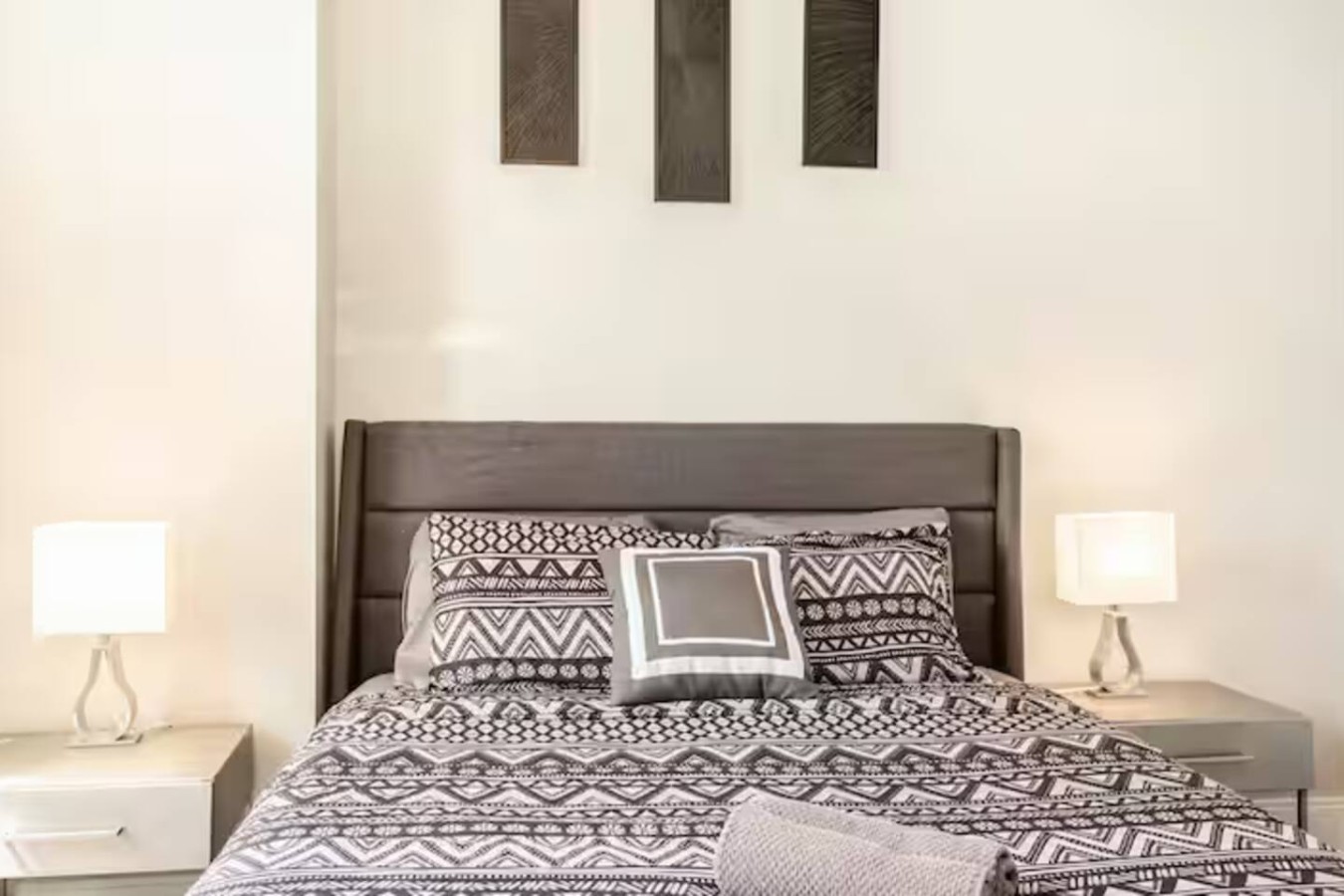 Luxury 2BR/2BA Condo Near Square One photo 20