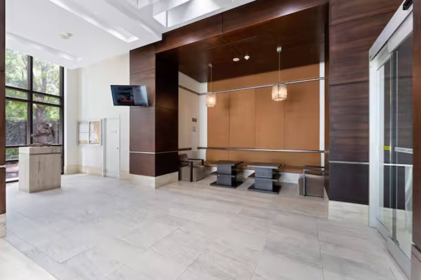Luxury 2BR/2BA Condo Near Square One photo 29