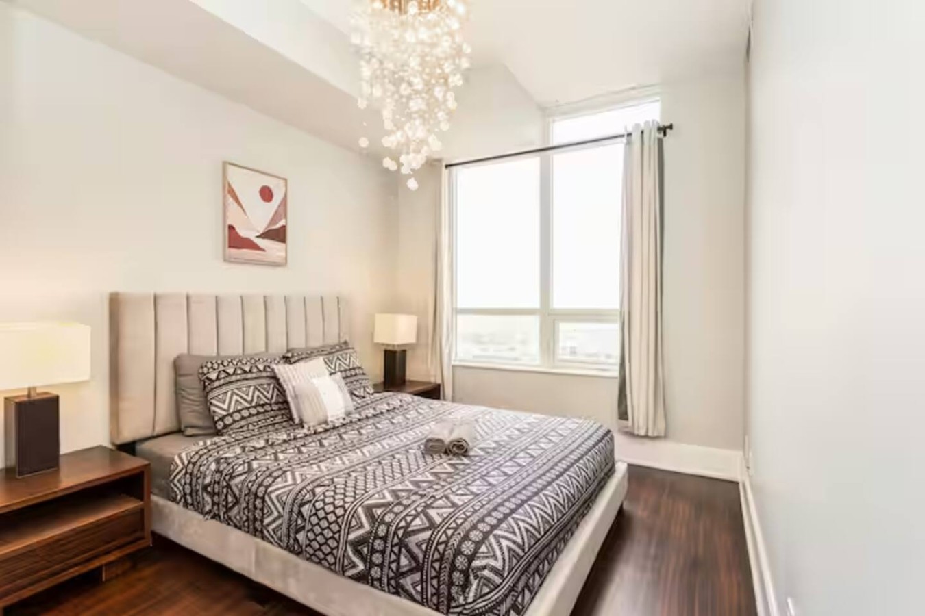 Luxury 2BR/2BA Condo Near Square One photo 23