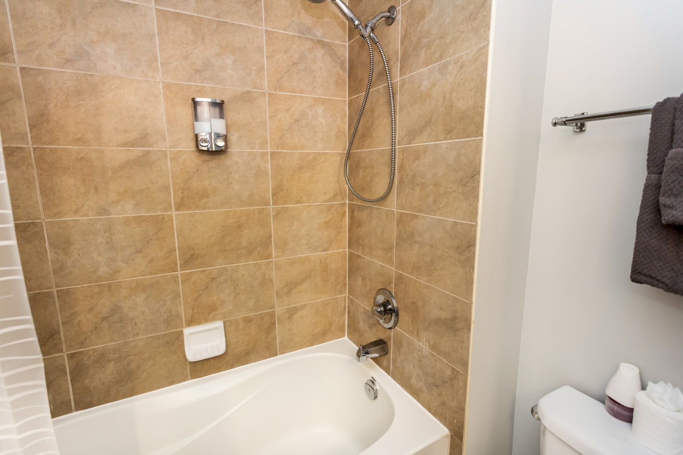 Luxury 2BR/2BA Condo Near Square One — furnished suite photo 37 in Mississauga