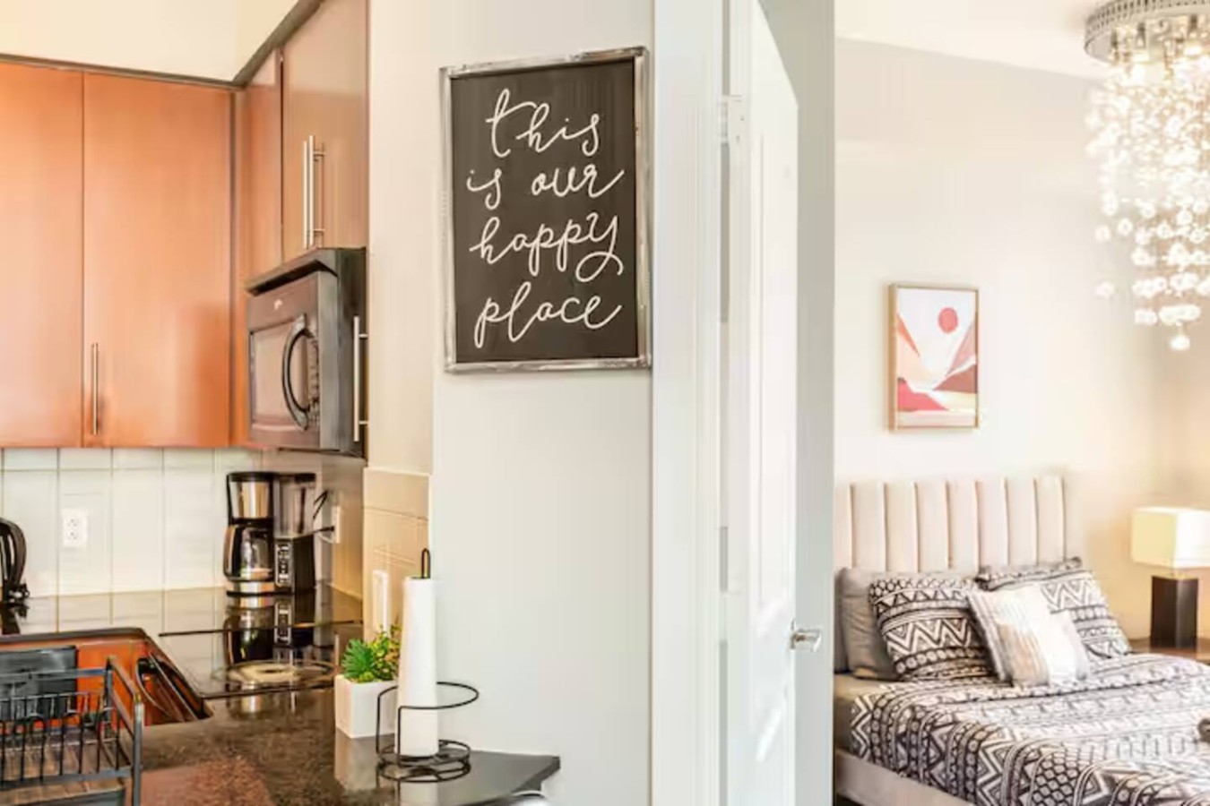 Luxury 2BR/2BA Condo Near Square One photo 7