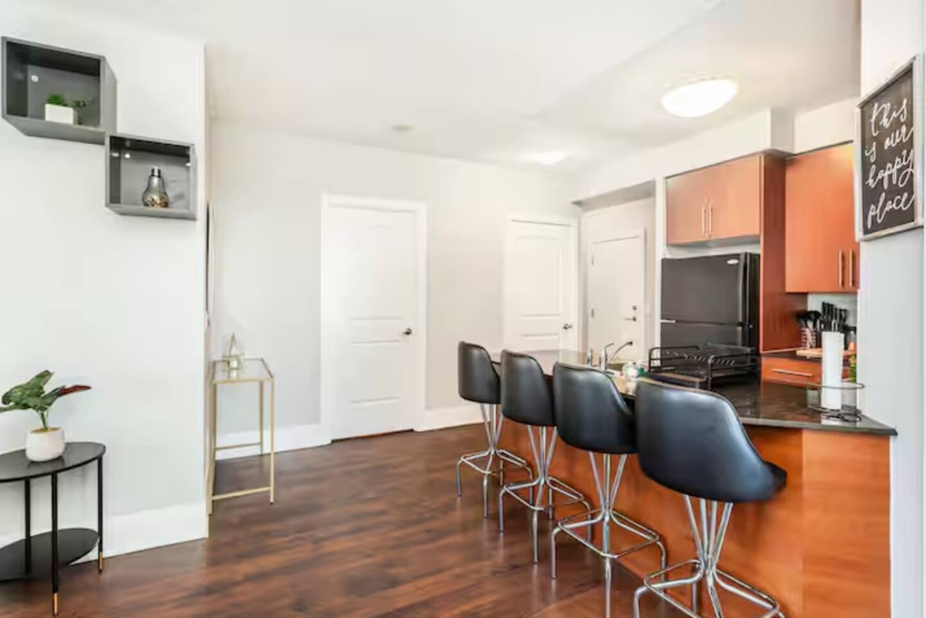 Luxury 2BR/2BA Condo Near Square One photo 15