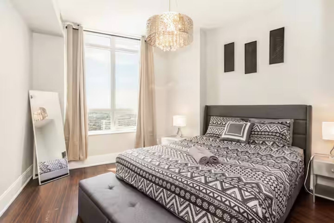 Luxury 2BR/2BA Condo Near Square One photo 4
