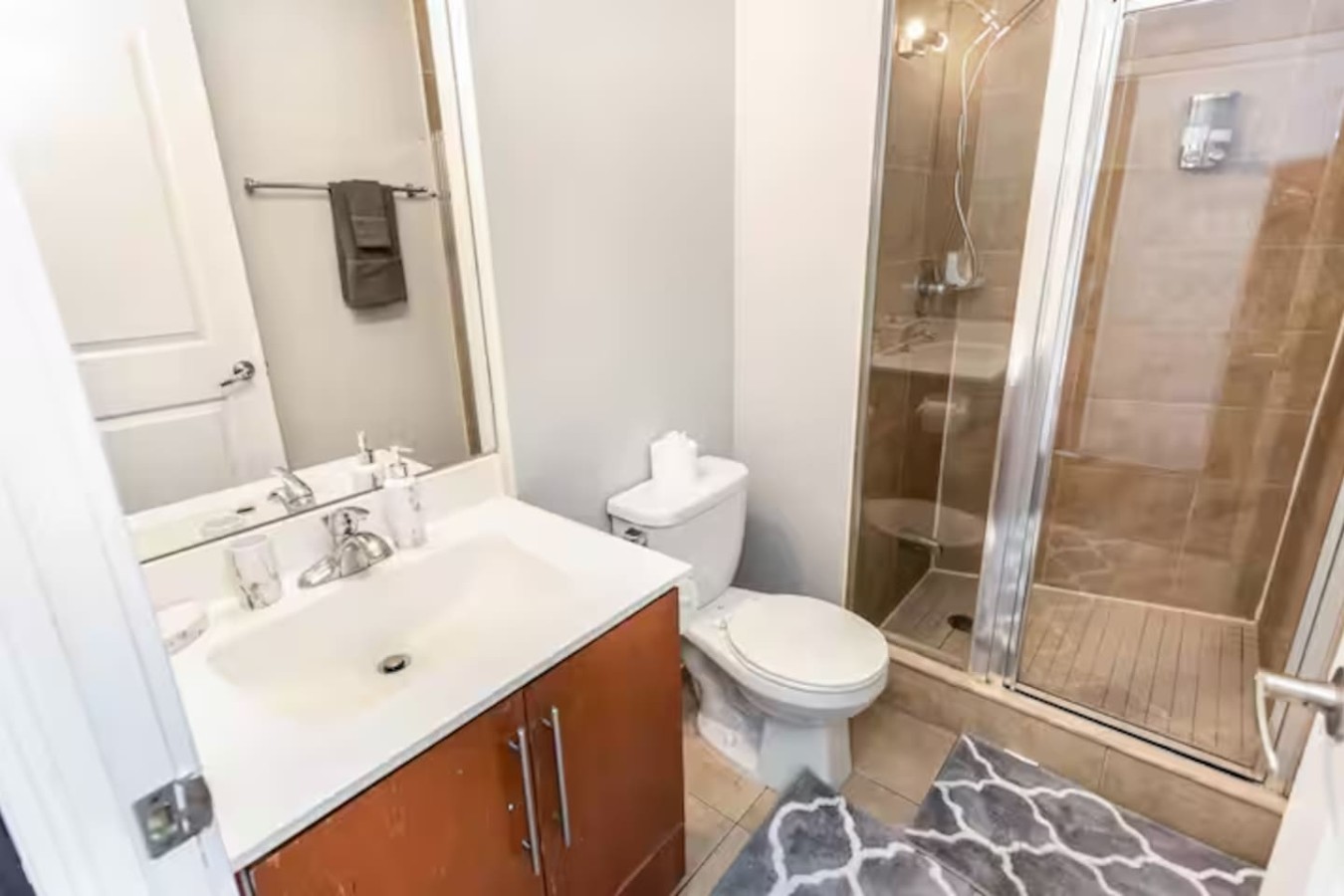 Luxury 2BR/2BA Condo Near Square One photo 27
