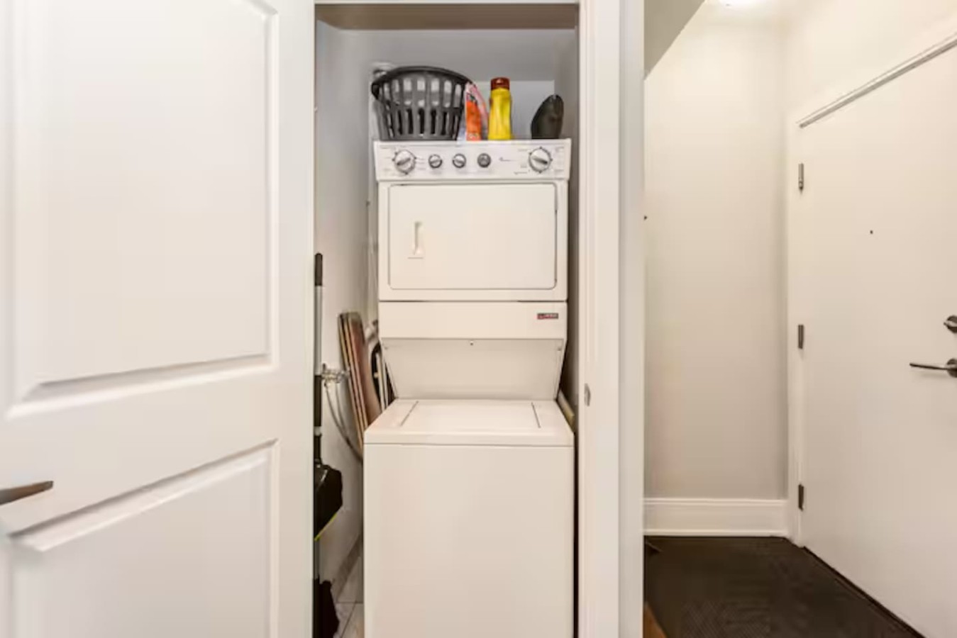 Luxury 2BR/2BA Condo Near Square One photo 28