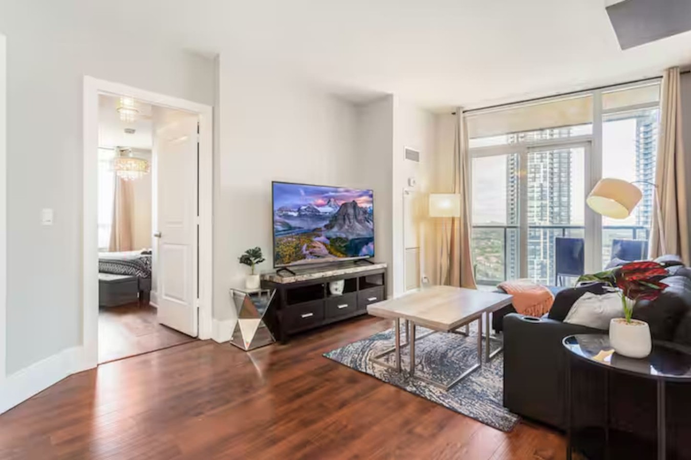 Luxury 2BR/2BA Condo Near Square One photo 13