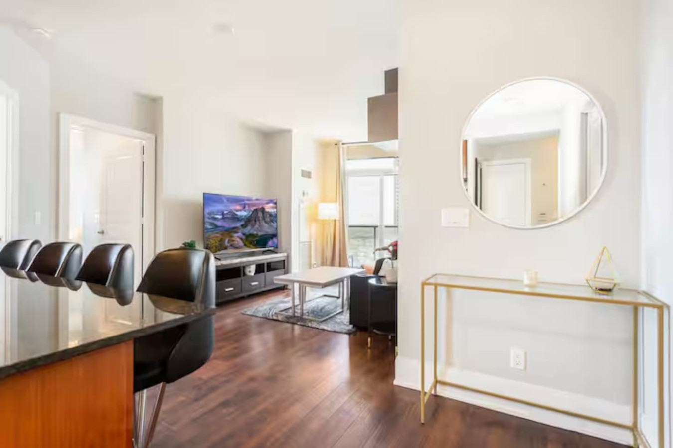 Luxury 2BR/2BA Condo Near Square One photo 14