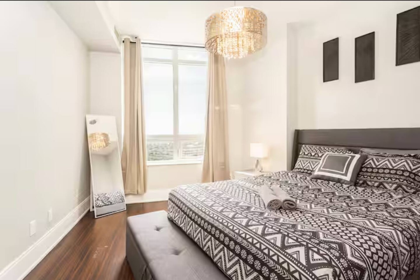 Luxury 2BR/2BA Condo Near Square One photo 21
