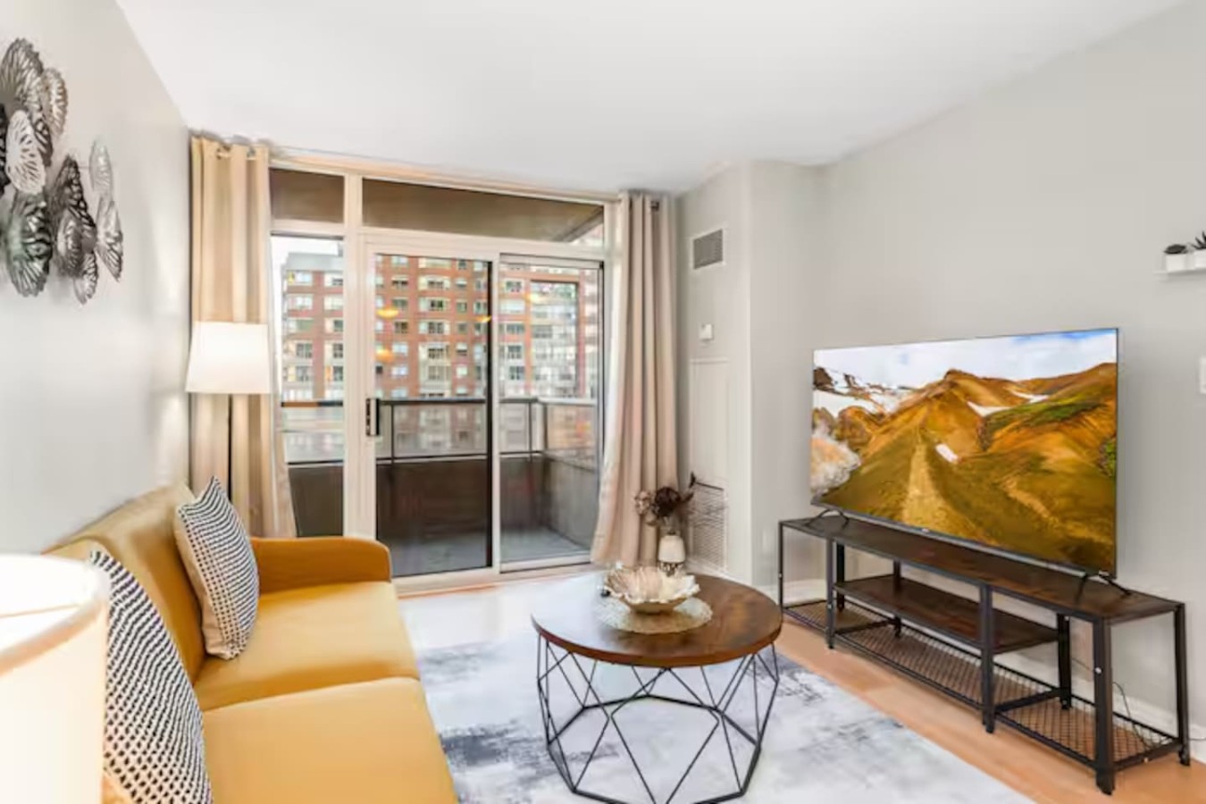 High-Rise Skyline Suite | Sleeps 5 | SQ1 photo 4