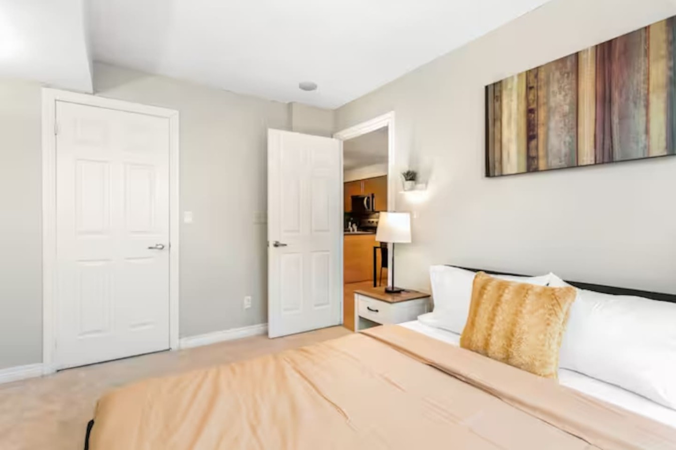 High-Rise Skyline Suite | Sleeps 5 | SQ1 photo 14
