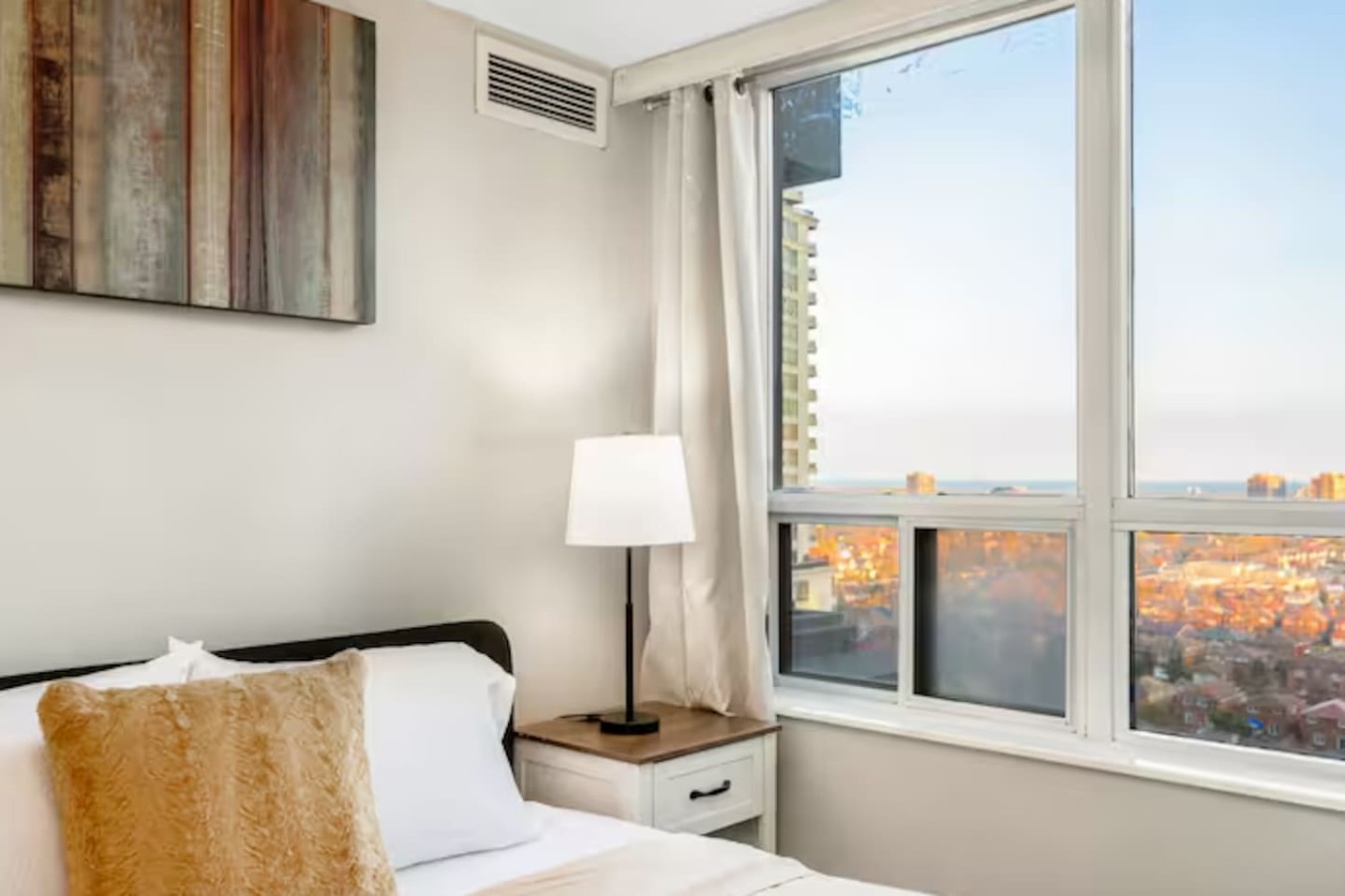 High-Rise Skyline Suite | Sleeps 5 | SQ1 photo 17